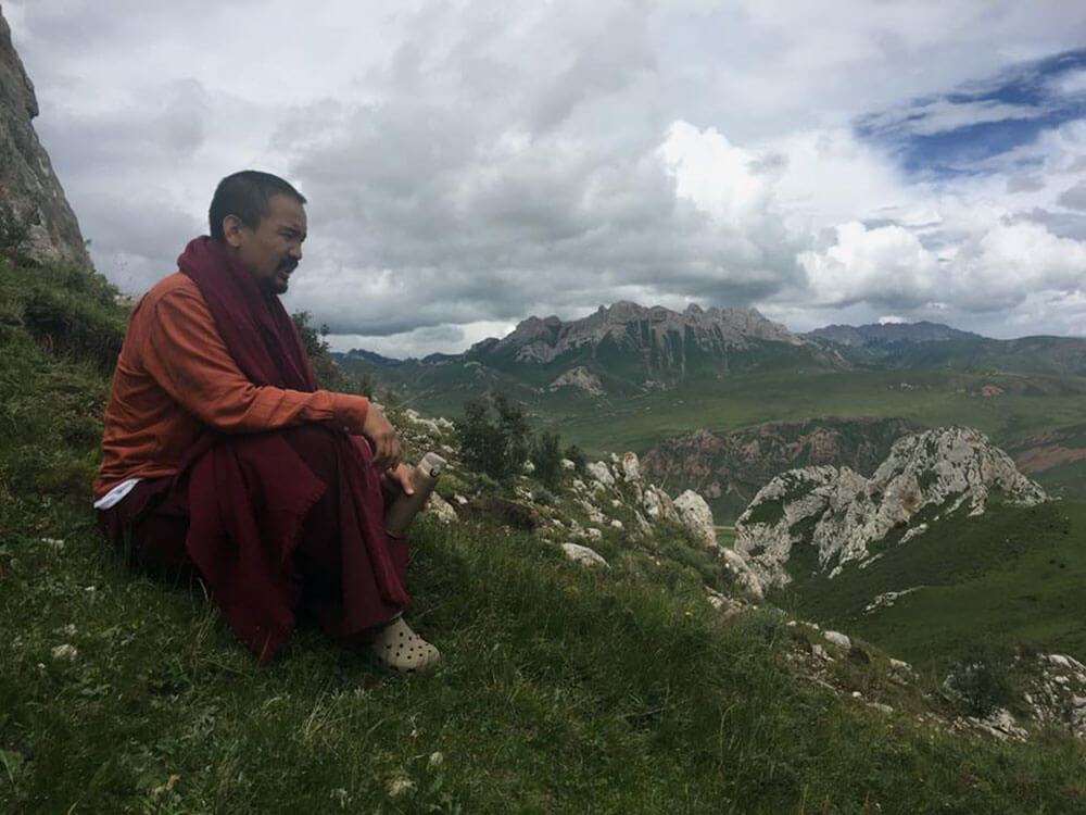 Chogyal Rinpoche & Tibet mountains view